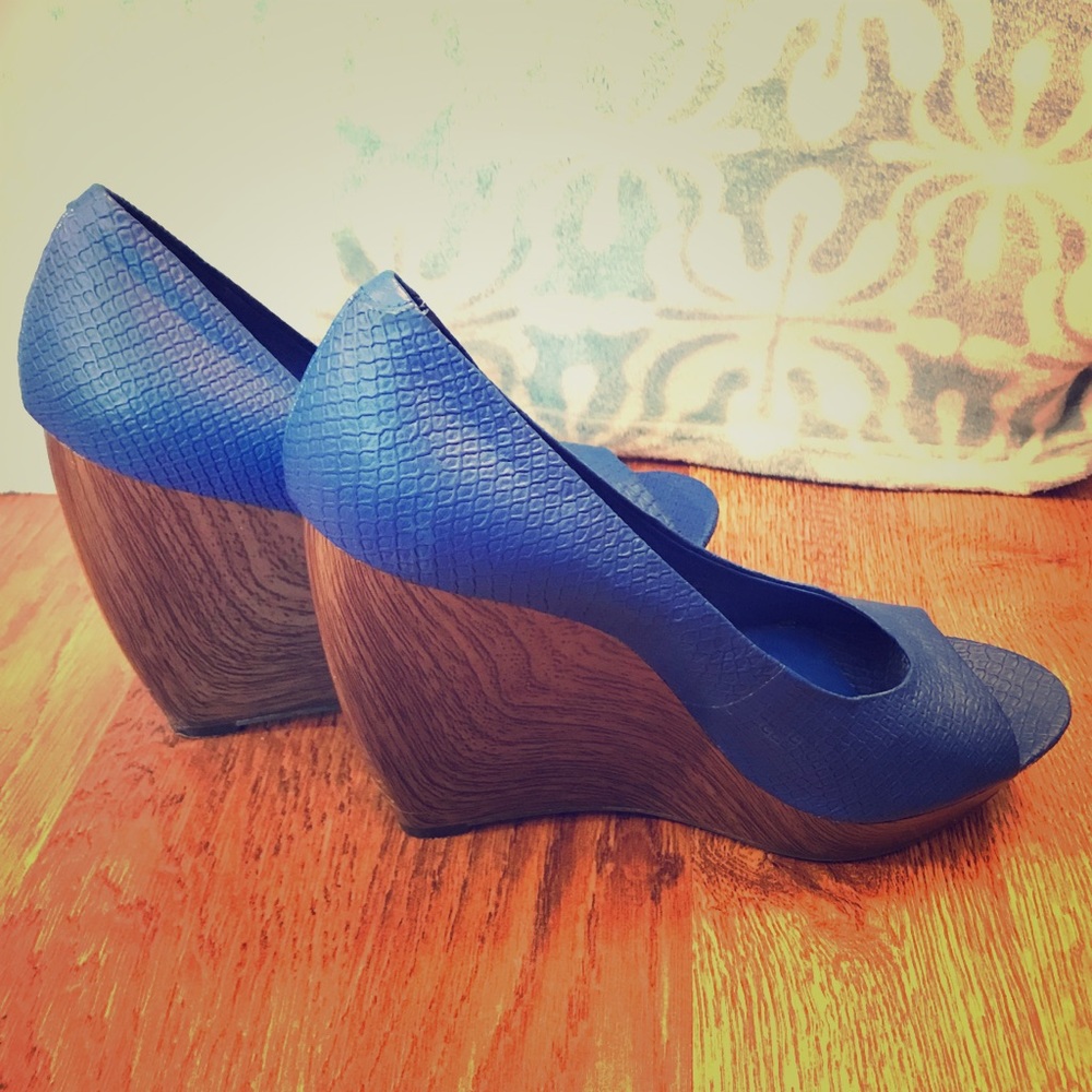 Jessica Simpson wedges